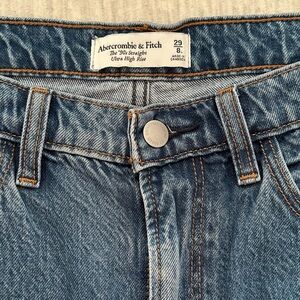 Abercrombie The 90s Straight Ultra High Rise - Size 8